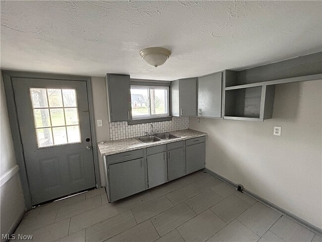 Primary Photo - 5037 Wilson Sharpsville Rd