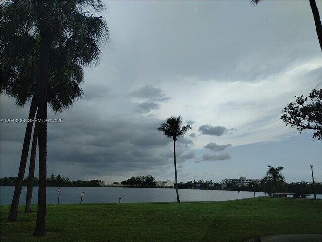 Building Photo - 15509 N Miami Lakeway