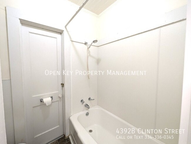 Building Photo - 4392 B Clinton St