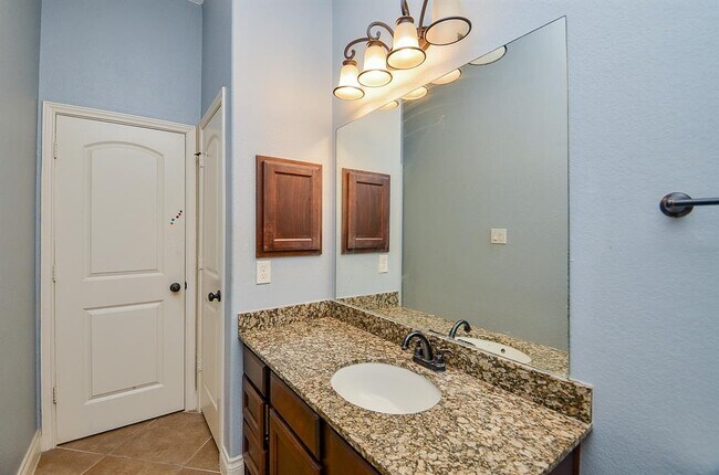 Building Photo - 28722 Maple Red Dr