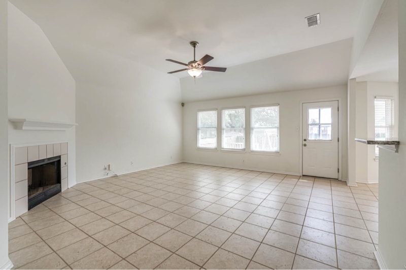 Building Photo - 15718 Knollrun