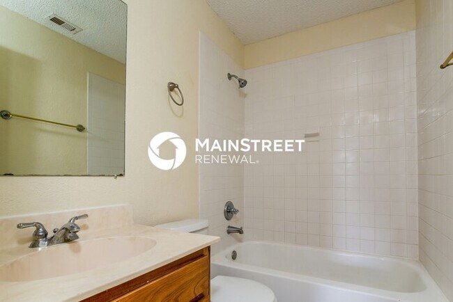 Building Photo - 3 Bedroom Pet-Friendly Home in Houston, TX with Main Street Renewal