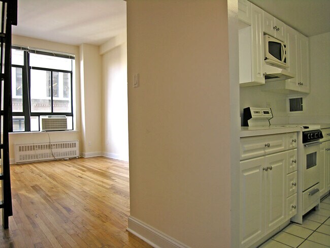 Primary Photo - 1 Astor Pl