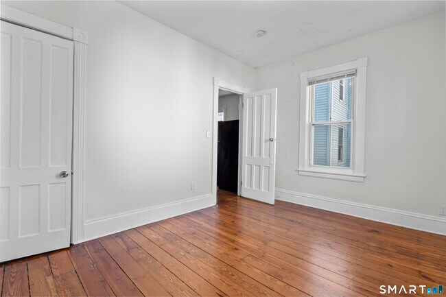 Building Photo - 394 Gregory St