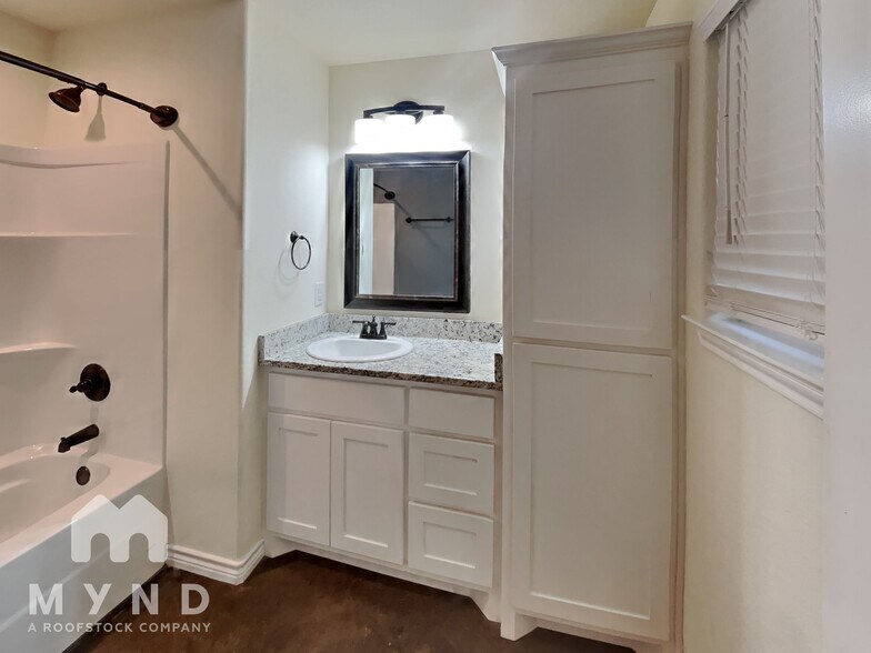 Building Photo - 2715 San Gabriel Dr