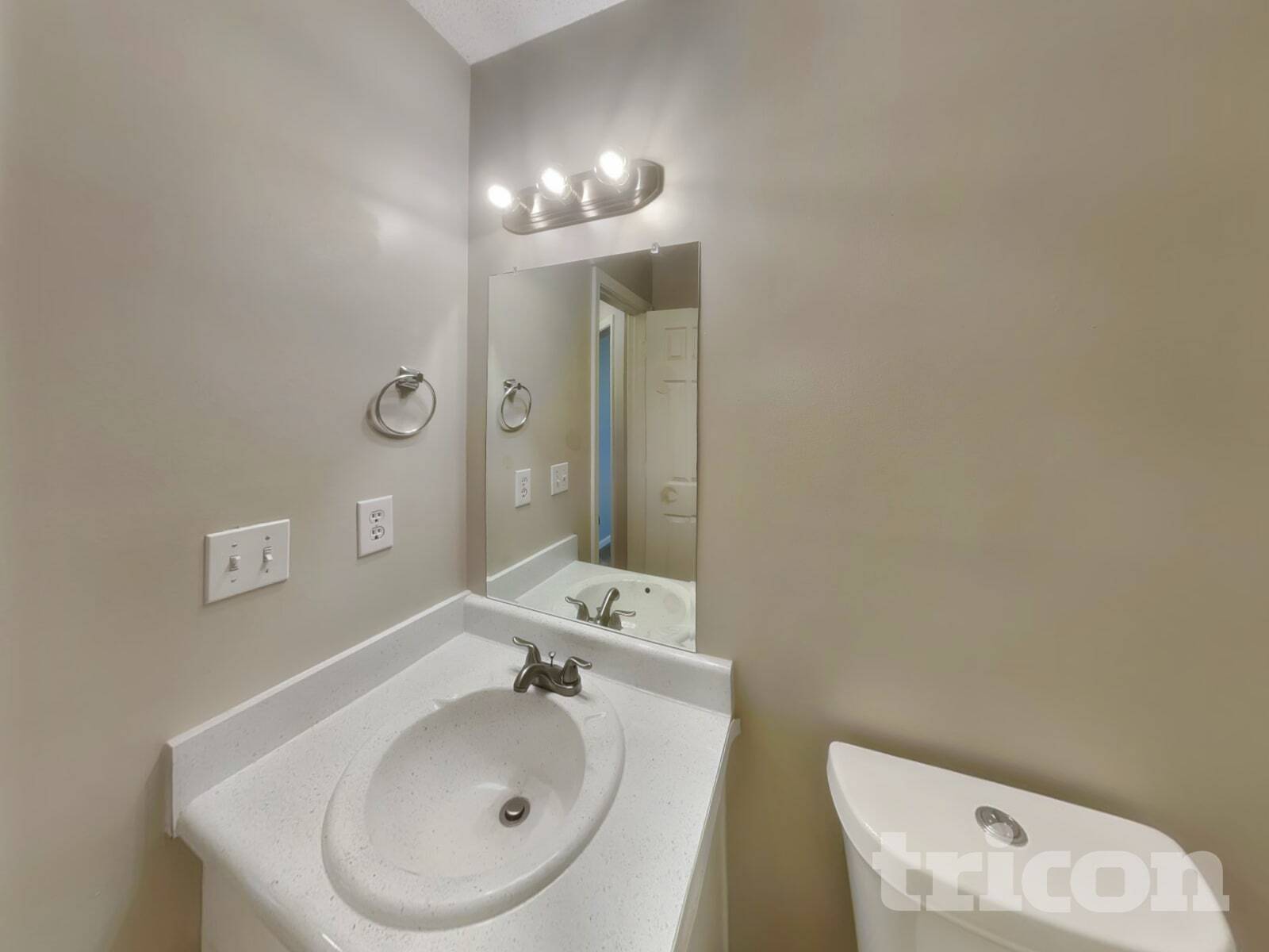 Building Photo - 547 Horseshoe Cir