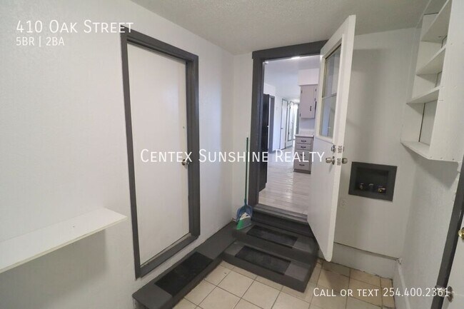 Building Photo - 410 Oak St