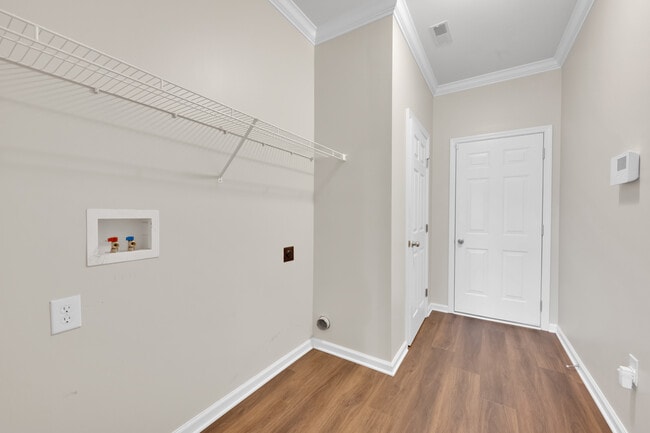 Building Photo - 2978 Summit Dr