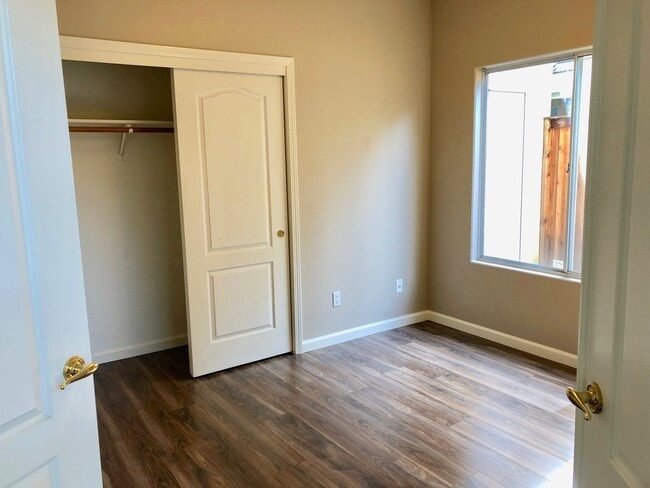 Building Photo - $2,550 Champlain & Shepherd, 4 Bedroom hom...