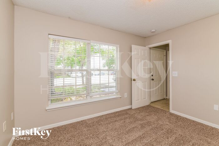 Building Photo - 833 Clear Creek Cir