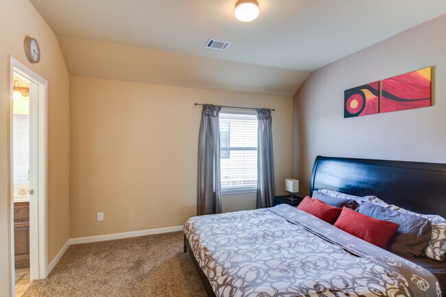 Building Photo - 308 Entrada Way