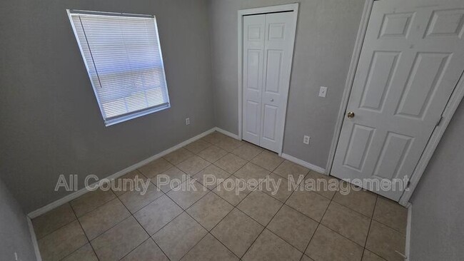 Building Photo - 712 Bryon Ct