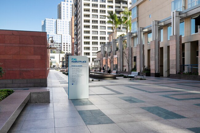 Building Photo - 612 Flower St