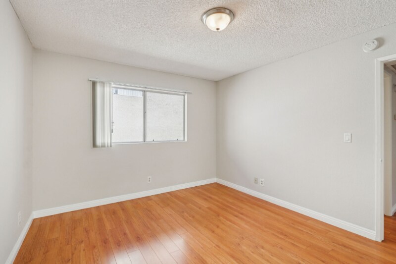 Building Photo - 626 E Verdugo Ave