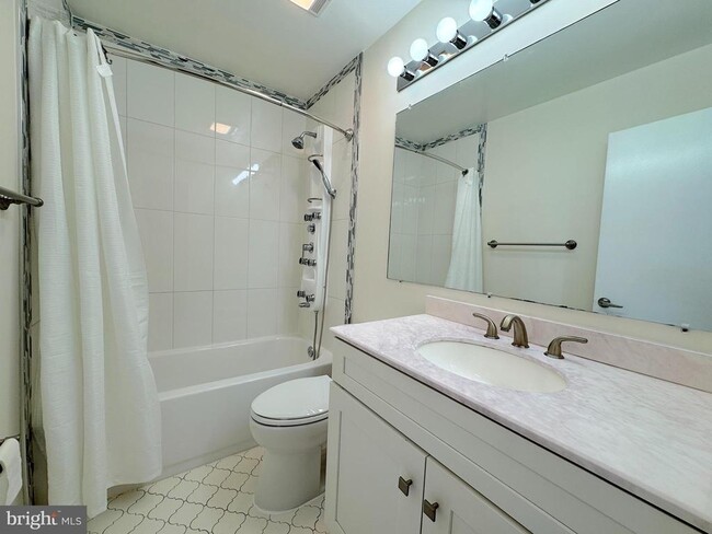 Building Photo - 1020 N Stafford St