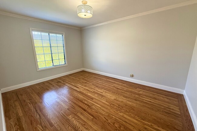 Building Photo - Beautifully Remodeled 4-Bedroom Home with Bonus Family Room & Large Private Yard in South San Fra...