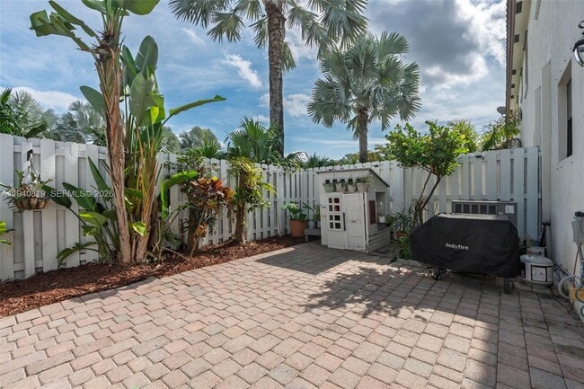 Building Photo - 8885 NW 102nd Ct