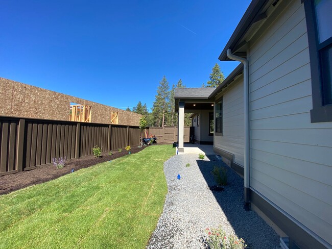 Building Photo - Beautiful home near Shevlin Park