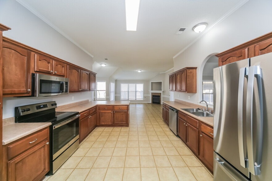 Building Photo - 10442 Sanford Dr