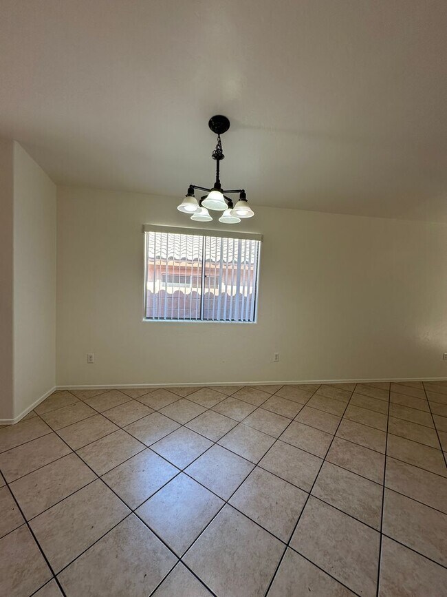 Building Photo - Beautiful 3 Bed 2 Bath House!!