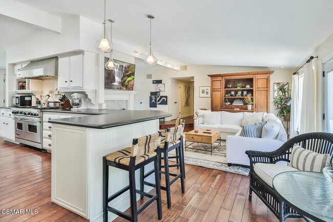 Building Photo - 31944 CA-1