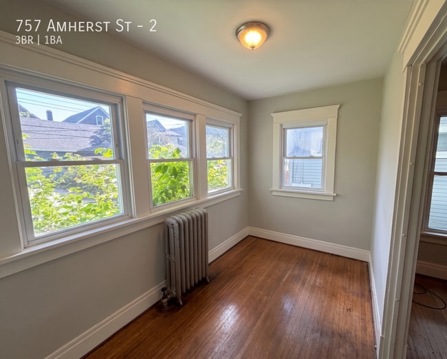 Building Photo - 757 Amherst St
