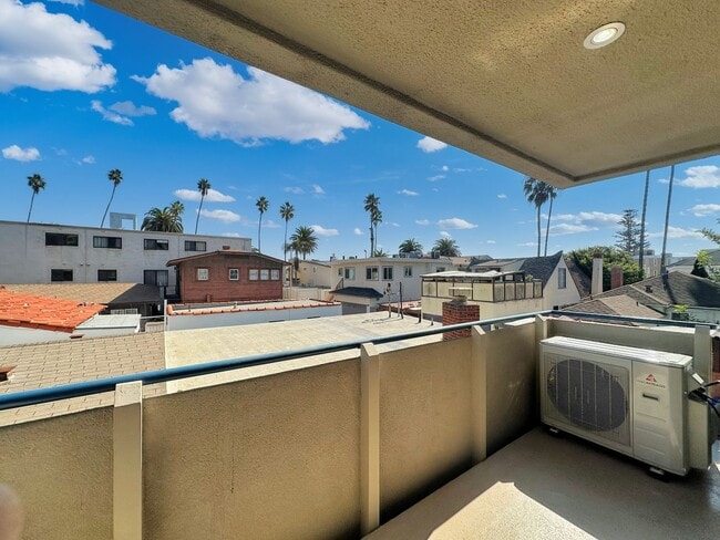 Building Photo - Beautiful 2BD/2BA Fully Remodeled w/ Reserved Parking & AC in Mission Beach!