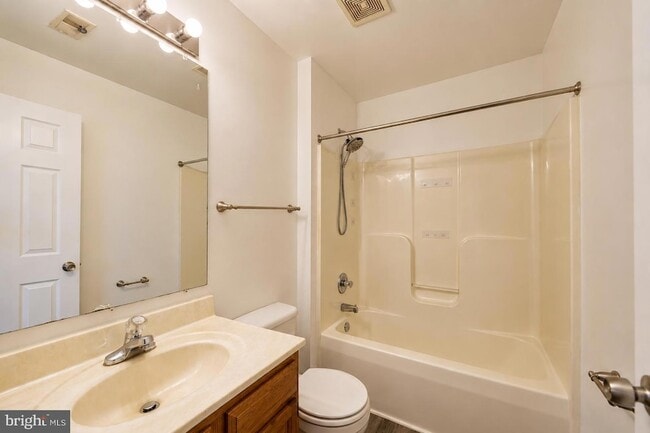 Building Photo - 638 Villager Cir