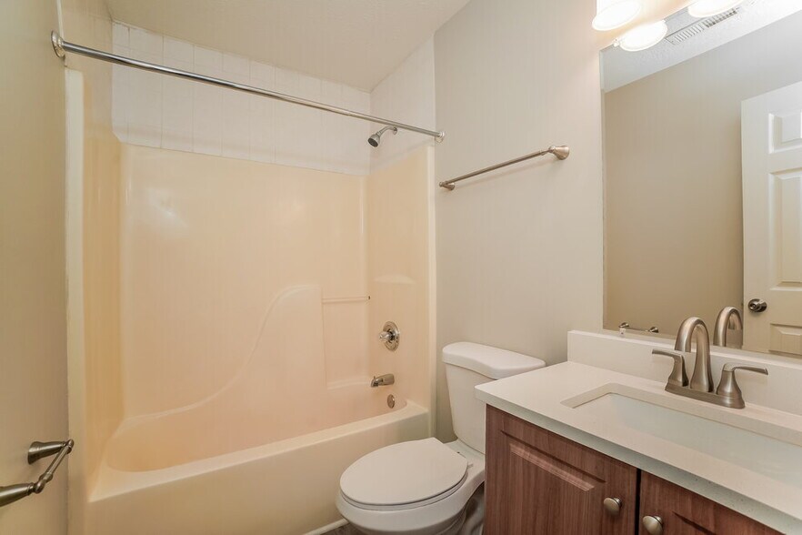 Building Photo - 6425 Meadowfield Dr