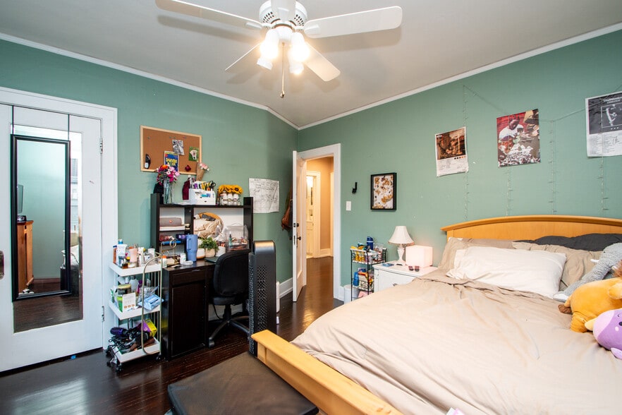 Building Photo - 1411 W Barker Ave