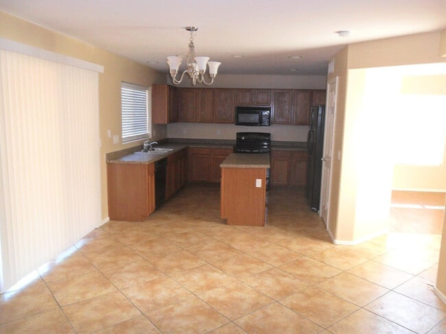 Building Photo - 25863 W Elizabeth Ave