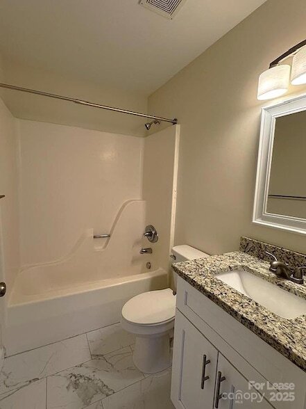 Building Photo - 19612 Oak St