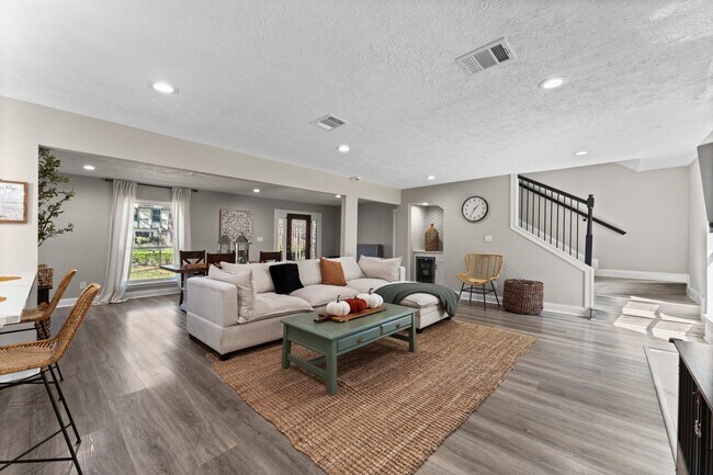 Building Photo - 5207 Alamosa Ln