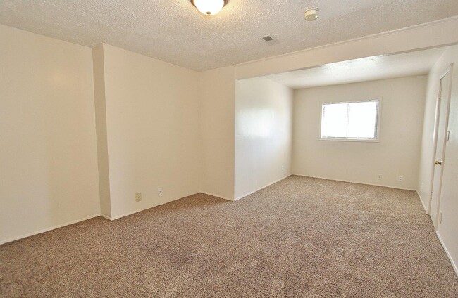 Building Photo - 705 Williams Rd