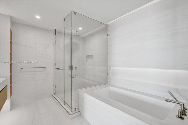 Building Photo - 900 N Ocean Blvd