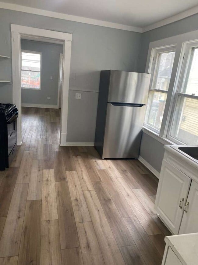 Building Photo - 3540 W 61st St