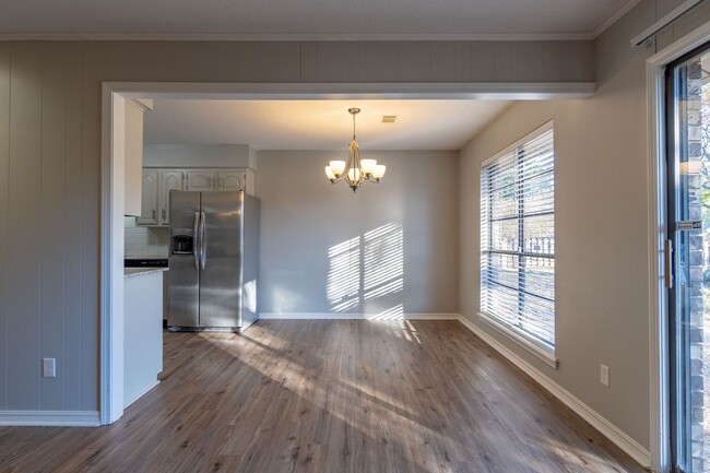 Building Photo - ** Move-In Special ** Beautiful 3 Bed 2 Ba...