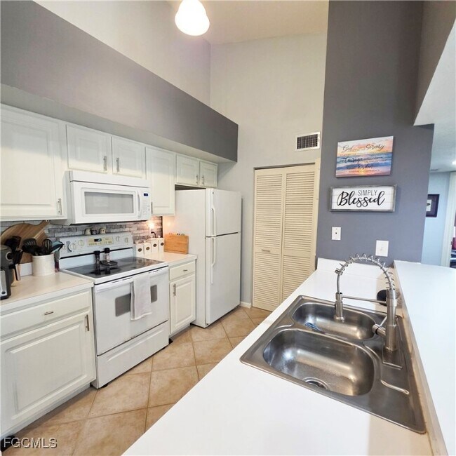 Building Photo - 4121 Residence Drive