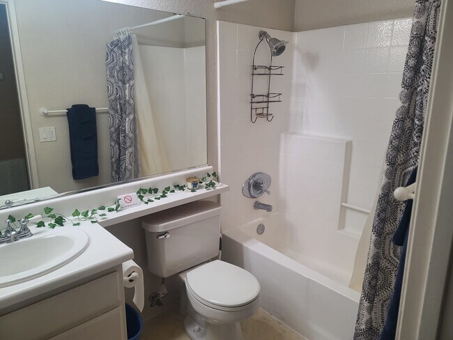 Building Photo - 235 S Cross Creek Rd