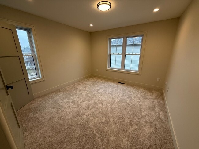 Building Photo - 6711-6715 New Town Ave.