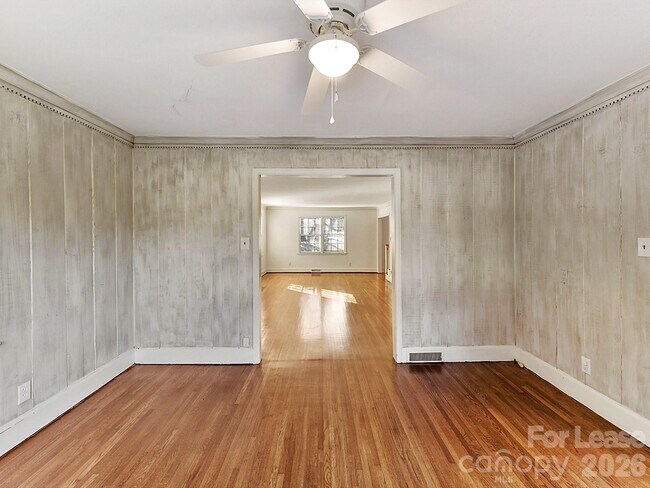 Building Photo - 711 Mt Vernon Ave