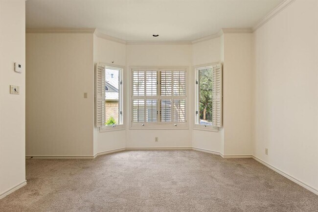 Building Photo - 2834 Montebello Rd