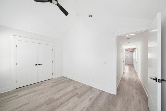 Building Photo - Tastefully Renovated Downtown Charleston Home