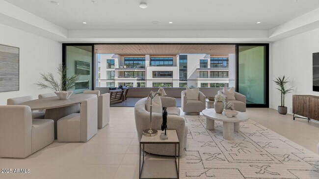 Building Photo - 6587 N Palmeraie Blvd