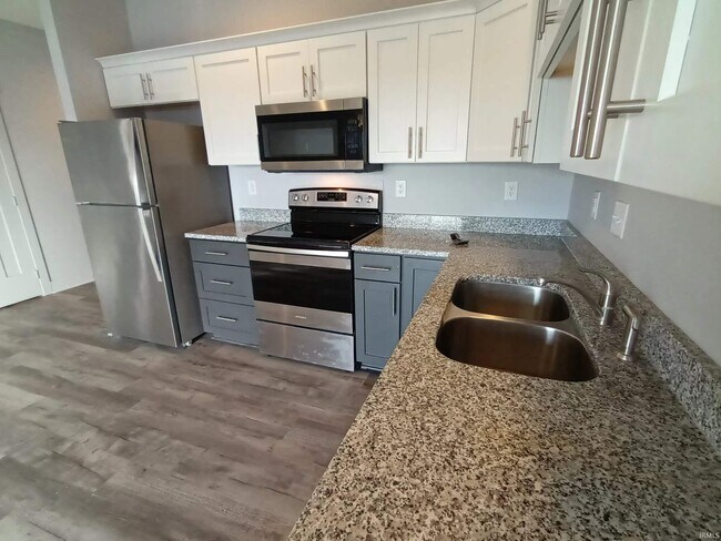 Building Photo - 1231 W Rangeview Cir