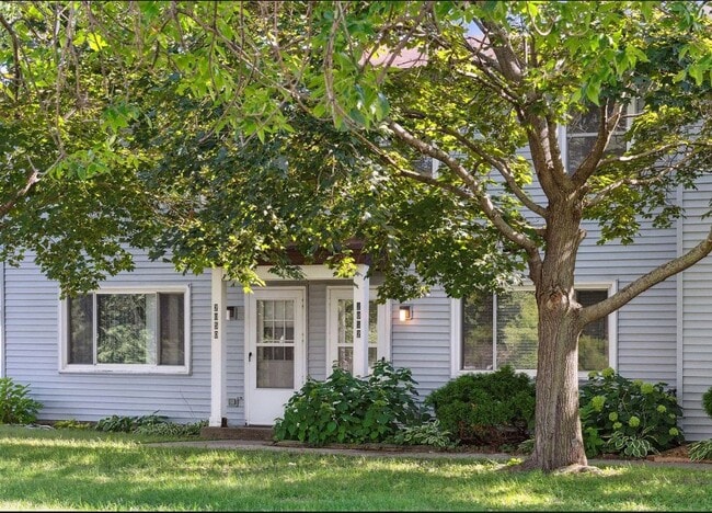 Building Photo - Charming & Spacious 3-Bedroom Home for Rent in Shakopee