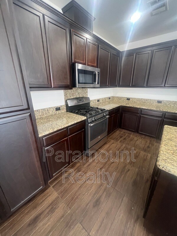 Building Photo - 2017 Tarragon Rose Ct