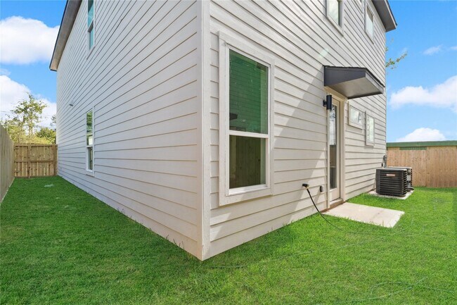 Building Photo - 6532 Weston St