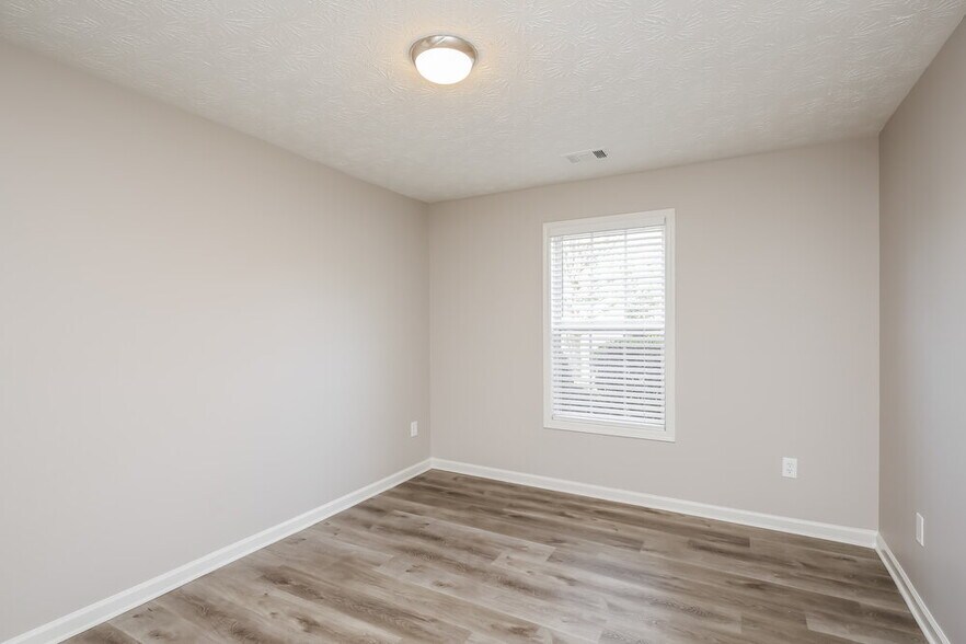 Building Photo - 3336 Bridle Brook Dr NE