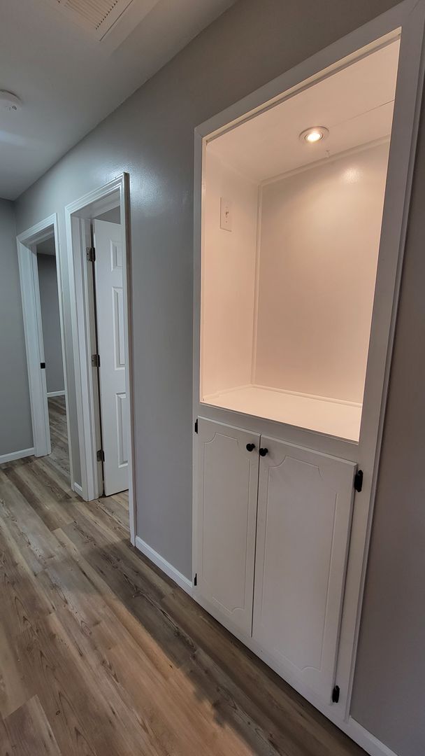 Building Photo - SPACIOUS NEWLY REMODELED 3 Bedroom | 1.5 B...